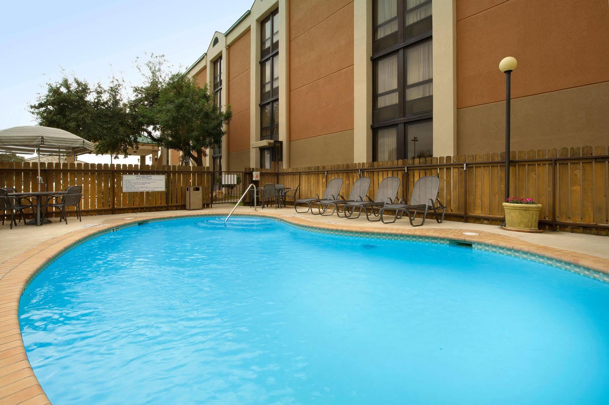 Pear Tree Inn San Antonio Northwest Medical Center Екстериор снимка